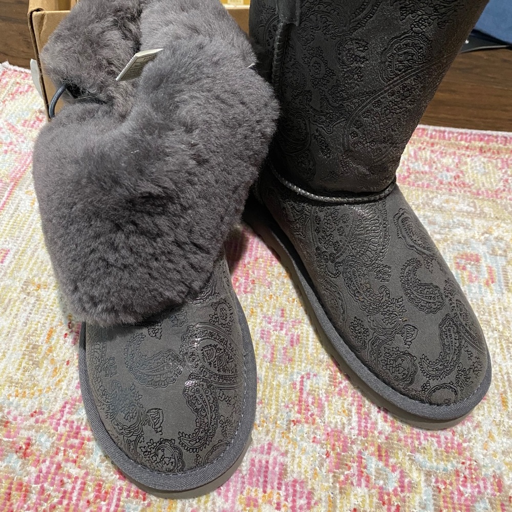Women’s Ugg Boots Size 6